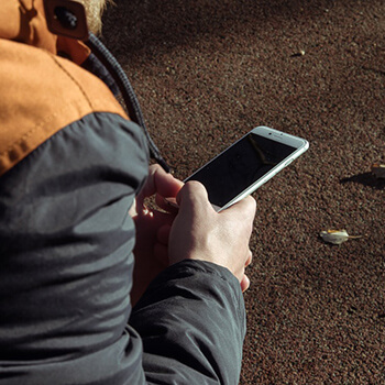 Najtańsze biurka do małego pokoju dziecka — pomysły na optymalizację przestrzeni