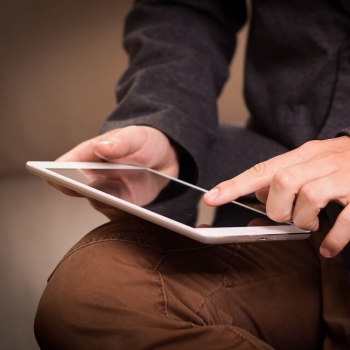 Rola portali z kursami w nowoczesnej edukacji: Klucz do samodzielnego uczenia się i rozwoju zawodowego